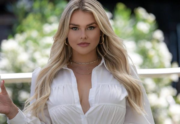Kinsey Wolanski Net Worth (Updated 2025).